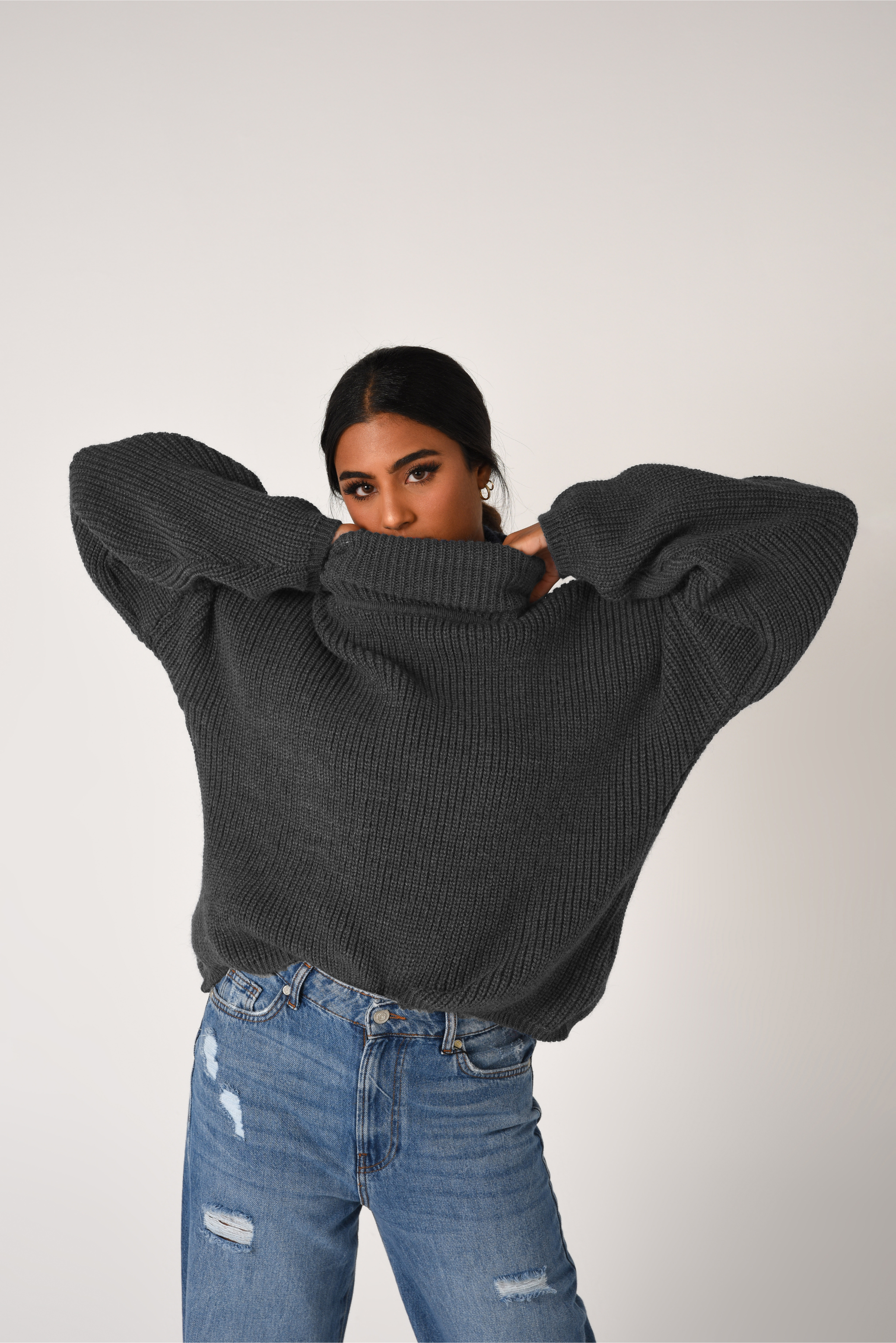完売品　BRIEFING SHAGGY LOGO TURTLENECK KNIT Keep it Cozy Chunky Knit Turtleneck – Qayro
